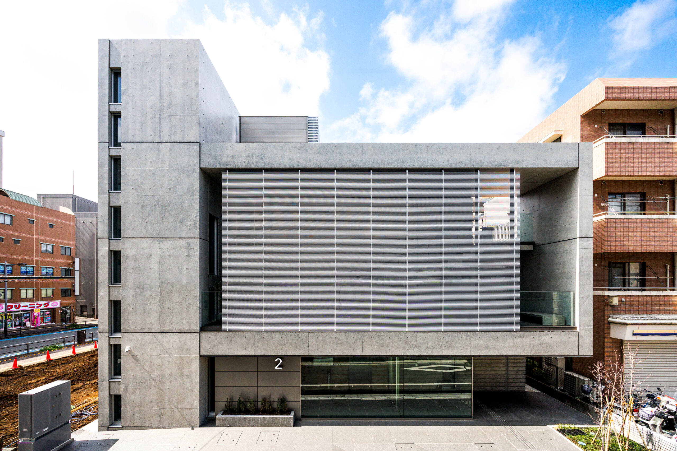 アルファ医療福祉美容専門学校 2号館